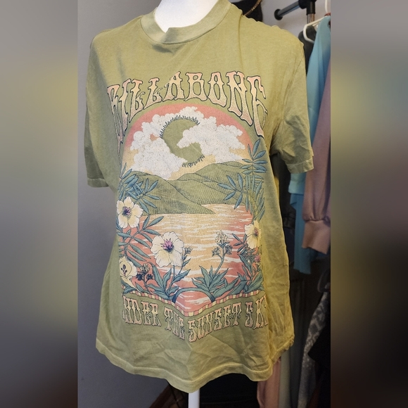 Billabong Graphic Tee in Olive Green - Picture 1 of 3